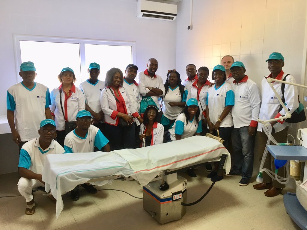 Maaattthieu's tweet photo. Jour 2 à Lamberene : bloc d’urgence césarienne en place.  Nous avons encore quelques finitions et un peu de formation à dispenser demain sans oublier la distribution de vêtements. Les bénévoles AXA Gabon venus de Libreville s’en rappelleront #solimed #axapartners @AXA_Assistance https://t.co/MG2vNbU3fV