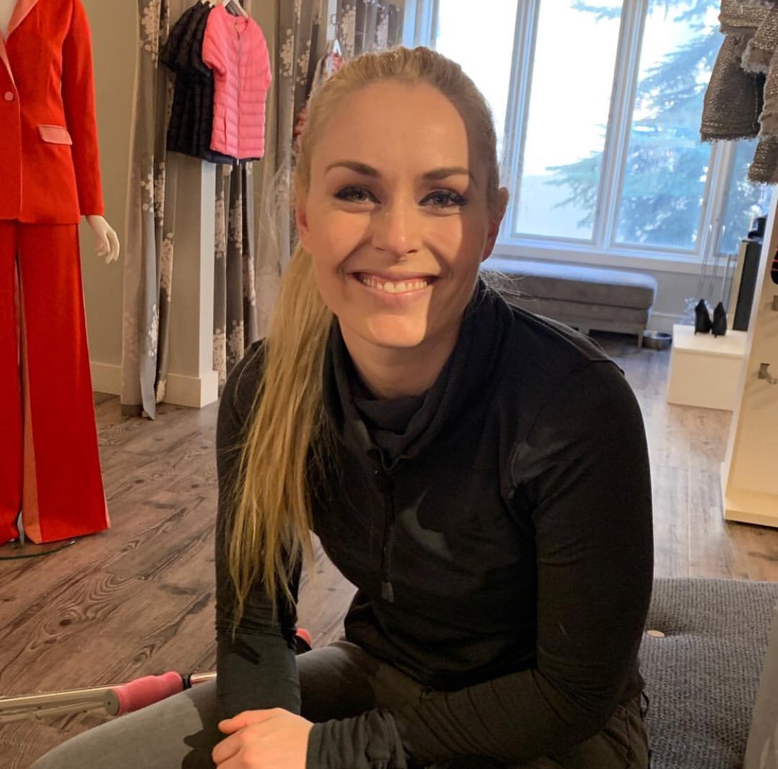 lindseyvonnfans's tweet photo. @lindseyvonn was shopping at @perchvail yesterday 🛍 #lindseyvonn #perchvail #shopping #vail https://t.co/lrAXFilmBd