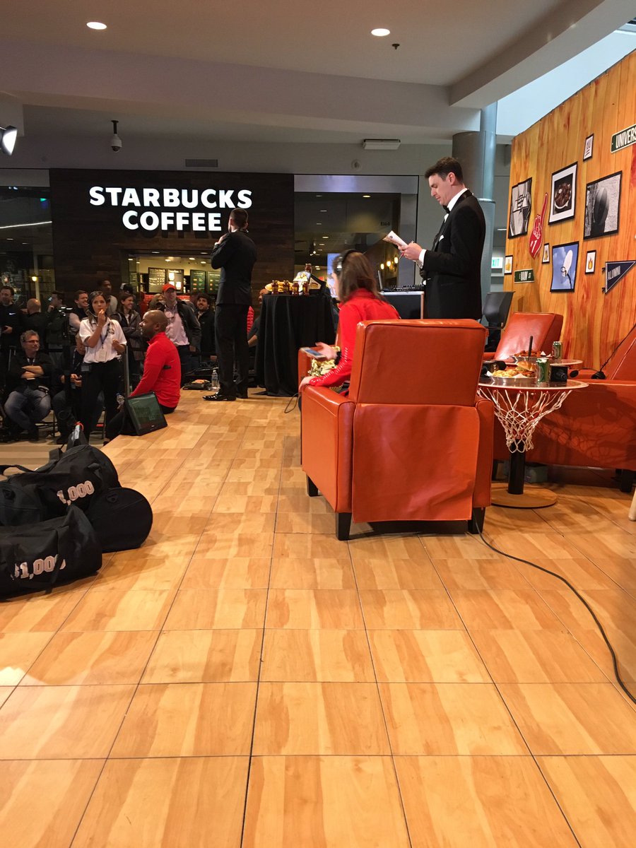 BrianCrosby4's tweet image. I’m going to watch the Masters, and these two might be the two athletic celebrities I’m most excited to see. @oneshiningpod @clubtrillion @tatefrazier #friendoftheprogram