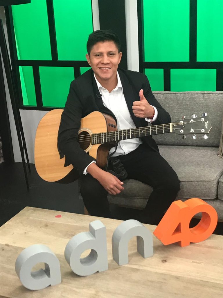 AlexisMusicMX's tweet photo. Buen sábado mi gente en un momento más por @adn40 seguimos hablando de #QueNoTeFalleElCorazón 🤠 https://t.co/ayOH2hh8DP