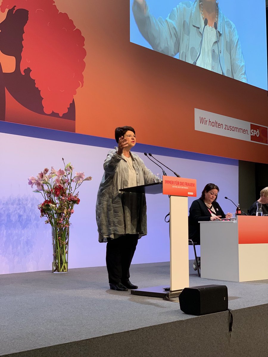ChairNoHorseKey's tweet photo. Heute verabschiedet sich @RenateBrauner als SP-Frauenvorsitzende, nach unzähligen Erfolgen für die Frauen in unserer Stadt, und damit für uns alle, denn: „Die Vision des Feminismus ist nicht eine weibliche Zukunft. Es ist eine menschliche“. (J. Dohnal)“ Danke, Renate! #spwf19 https://t.co/BtBShzcdfV