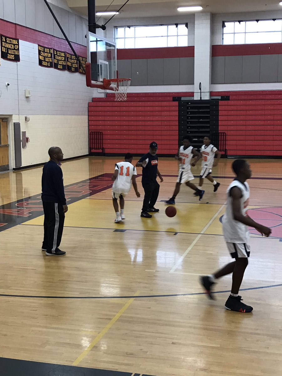faison827's tweet photo. James Martin Right Moves for Youth Basketball Team about to play in the championship game versus Ranson Middle!!! LET’S GO COUGARS!!! #CougarPride #CoachLittle https://t.co/C3gxgmDM5X