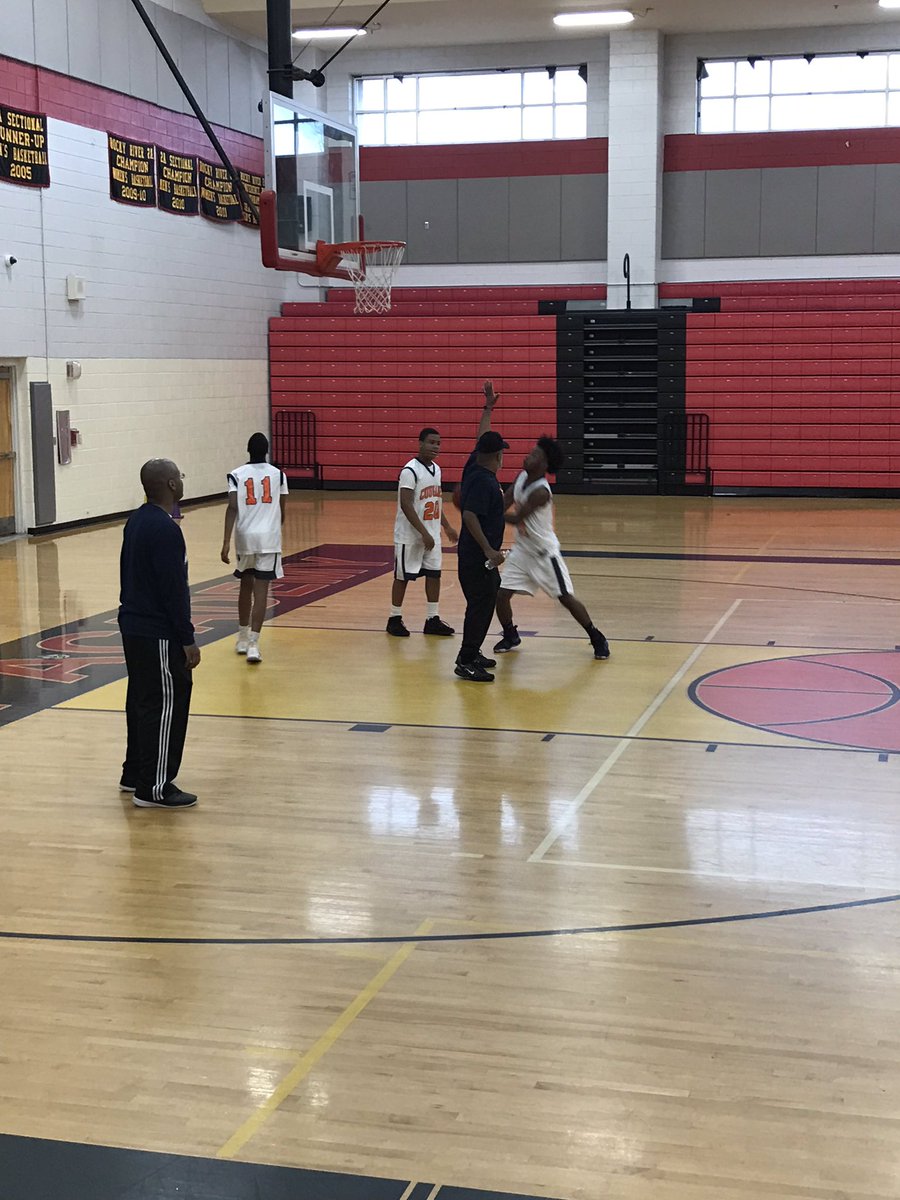 faison827's tweet photo. James Martin Right Moves for Youth Basketball Team about to play in the championship game versus Ranson Middle!!! LET’S GO COUGARS!!! #CougarPride #CoachLittle https://t.co/C3gxgmDM5X