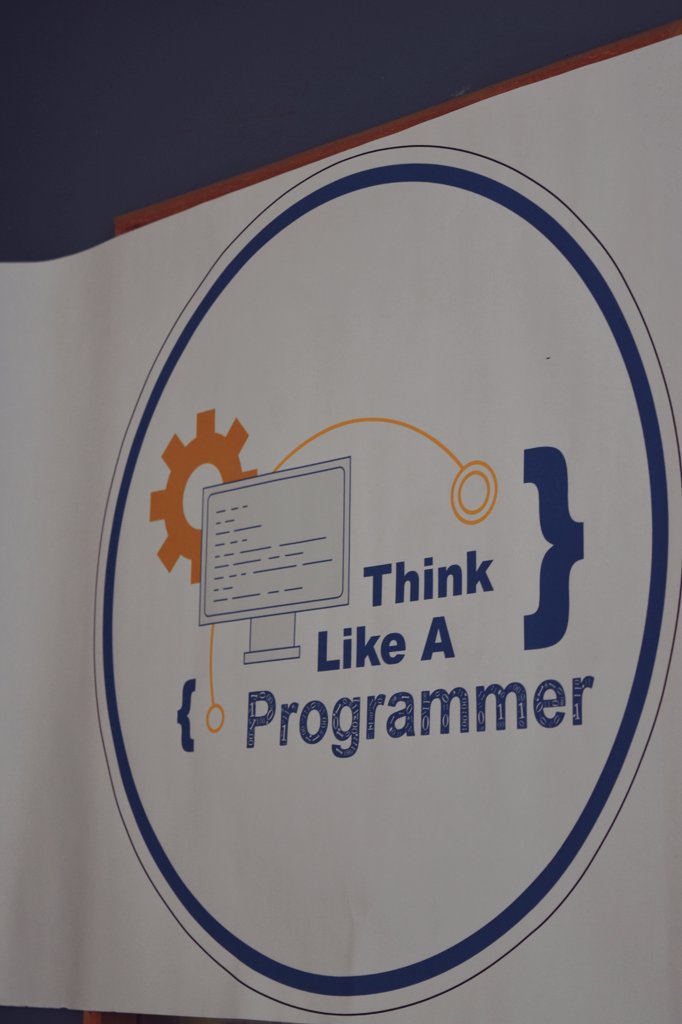 rubaaw's tweet image. Think like a programmer competition at An-Najah National University organized by IEEE Najah Student branch #Nablus
#ThinkLikeAProgrammer #TLAP #IEEENajah #AnnuIEEE