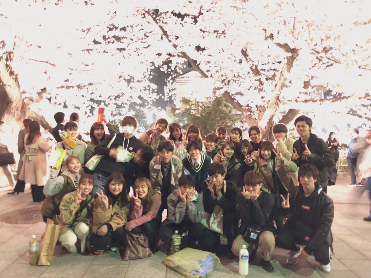 sw_blanc's tweet photo. 4月5日 🌙  花見
今年もたくさんの1年生がきてくれました、ありがとうございました🌸つぎは10日のフットサル体験でお待ちしてます⚽️
そして、夜桜と2年生3年生📸
花見を盛り上げてくれてありがと〜！新年度もいっぱい楽しんでいこうな 〜⚽️ https://t.co/5USOJVxESx