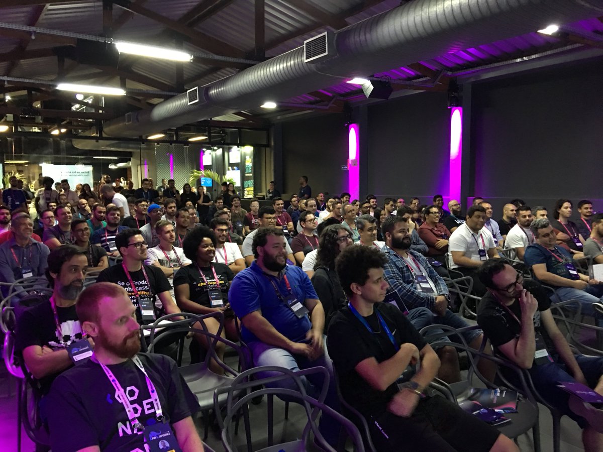 marcelgsantos's tweet image. A casa cheia ontem no #PhpExperience no @iMasters com palestras, networking e muito aprendizado. #php #phpsp