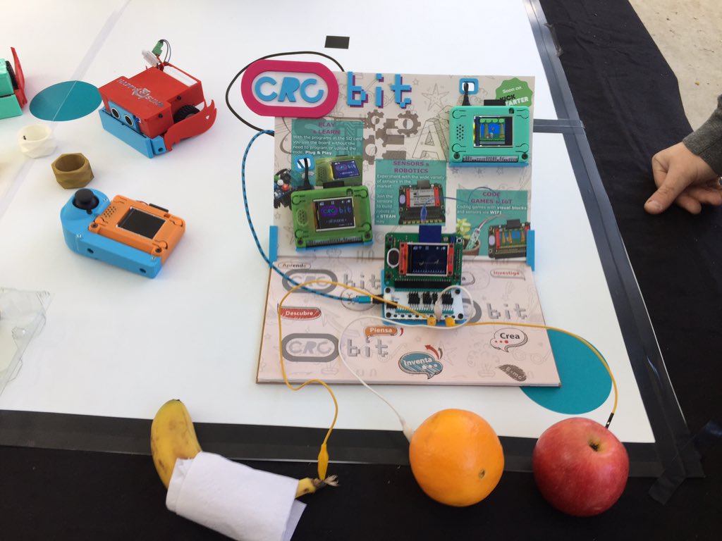 esgibert's tweet photo. He estat en la #RoboTAC dinamitzant tallers, però en acabar he pogut saludar als companys de la professió i conèixer projectes molt interessants. Molt bona feina de tots el qui heu fet possible aquest esdeveniment. #gràcies @Puntmultimedia @RipoLab @ApPaeducacio 👏🏼👏🏼 https://t.co/JmGhh1pMPr