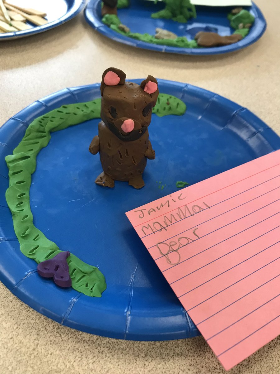 Stewart0418's tweet photo. Learning about mammals and creating clay masterpieces 🍎 #Classifyinganimals #grade2 @Fordcityfalcons @CityFalcons https://t.co/EKMs9k18GM