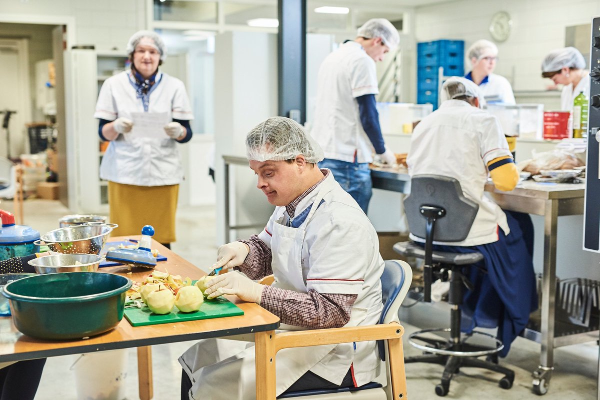 De afgelopen week is er weer hard gewerkt in de bakkerij. We hebben weer een mooi assortiment met heerlijke baksel voor u klaar staan. Komt u gezellig langs om er, samen met een vers kopje koffie, van te proeven?