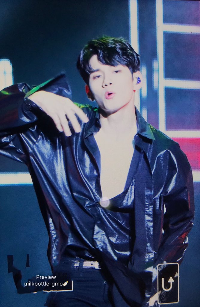milkbottle_gmo's tweet photo. 190406  #ONGSEONGWU 1st Fan Meeting ‘Eternity’ in Singapore #OngSeongWuinSG #옹성우 #ongseongwu

Dancing king 🕺🏻🕺🏻🕺🏻 https://t.co/9dKtGWPXDO
