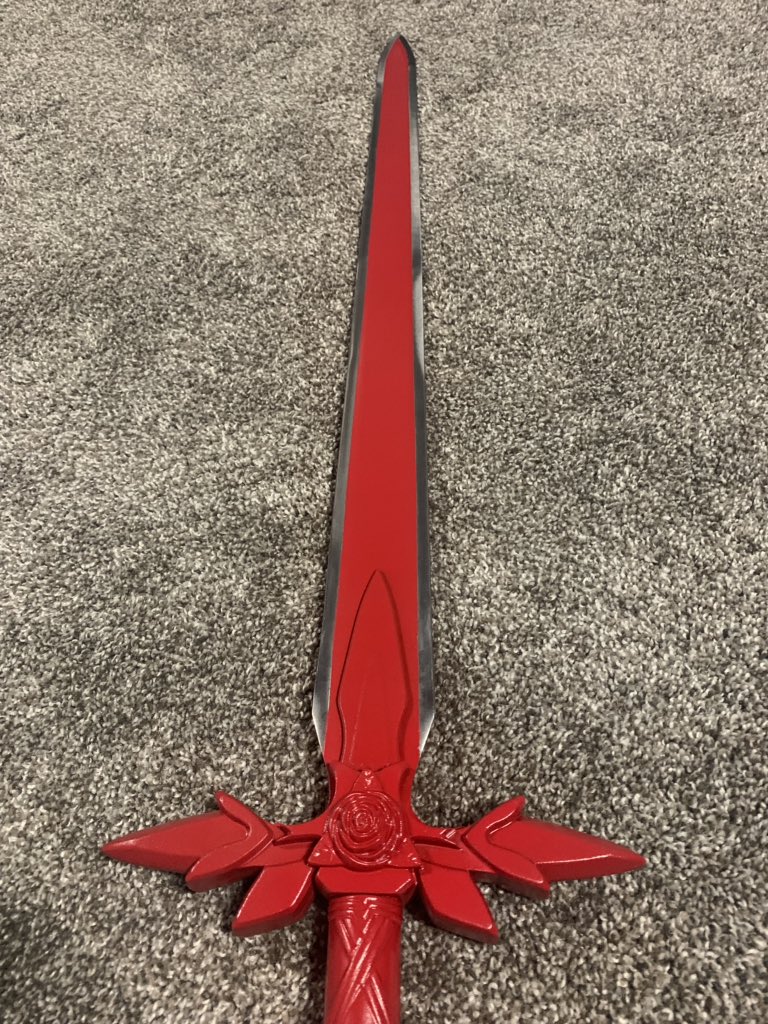 RealDealKirito's tweet photo. I finally finished recoloring my blue rose sword &amp; transformed it into the red rose sword ❤️🗡🌹 https://t.co/vLkpFqcKEc