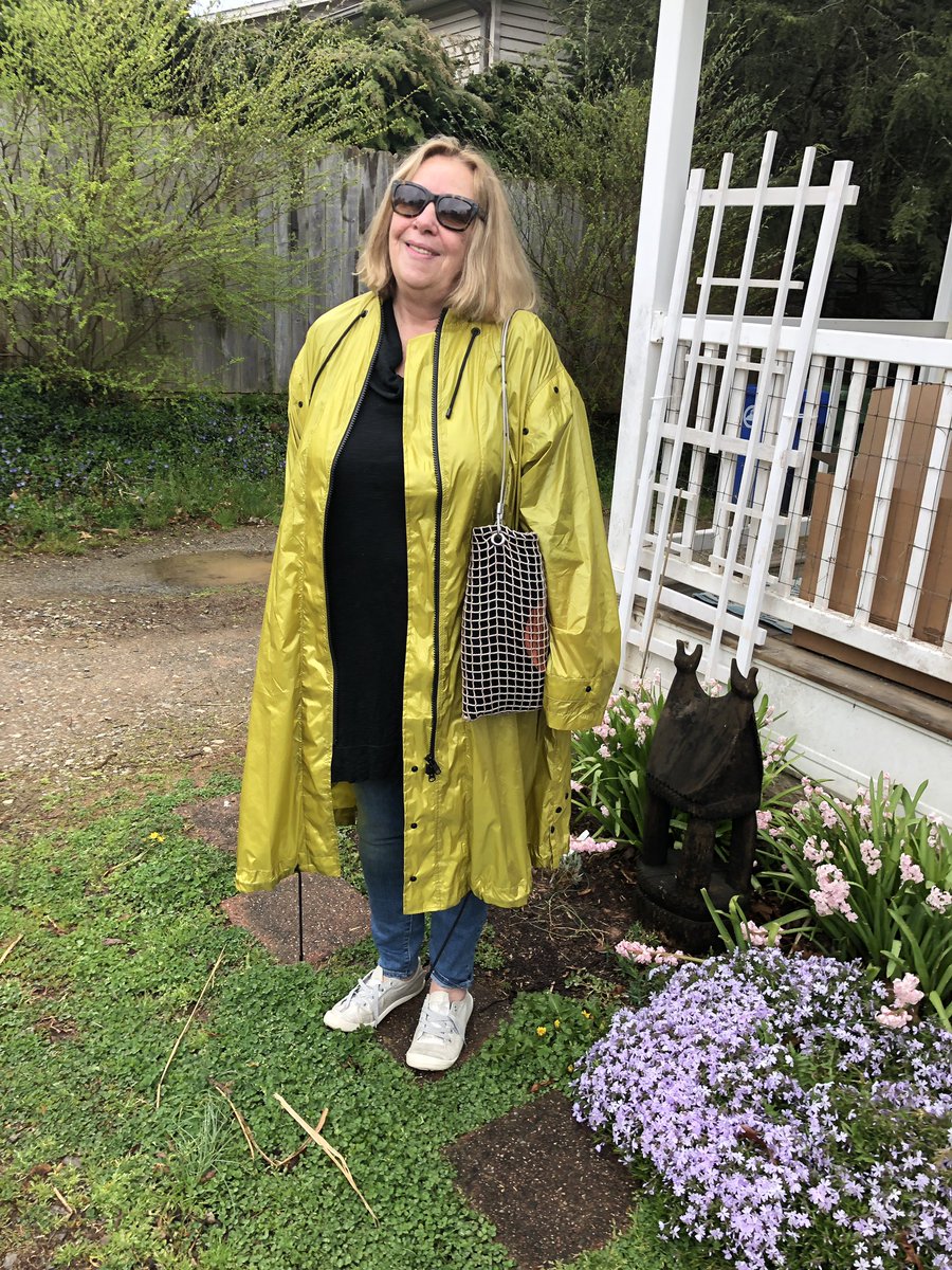 CARAVANSNC's tweet photo. One of my dearest friends and designer of the Maine bait bags came for a visit! She had to have this fabulous chartreuse @alembika jacket to take back to Maine with her! #fashion #style #wearableart #uniqueboutique #mainebaitbags #maine #asheville #shoplocal @GroveArcade https://t.co/jH6rPARWC4
