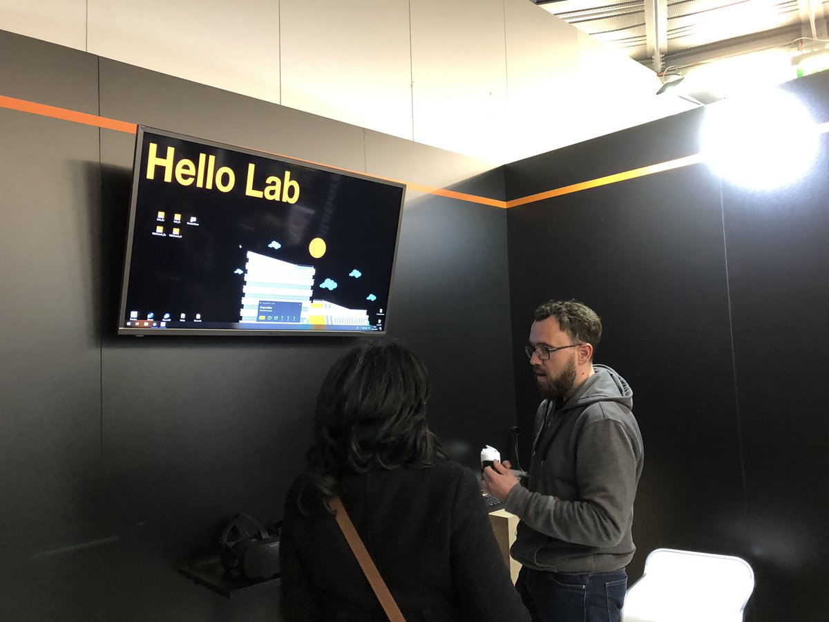 mallys_'s tweet photo. Démo de #VR collaborative 
#design #biennaleDesign19 
@OrangeAuRA @lacitedudesign #designorange https://t.co/h2kbmyf0yW