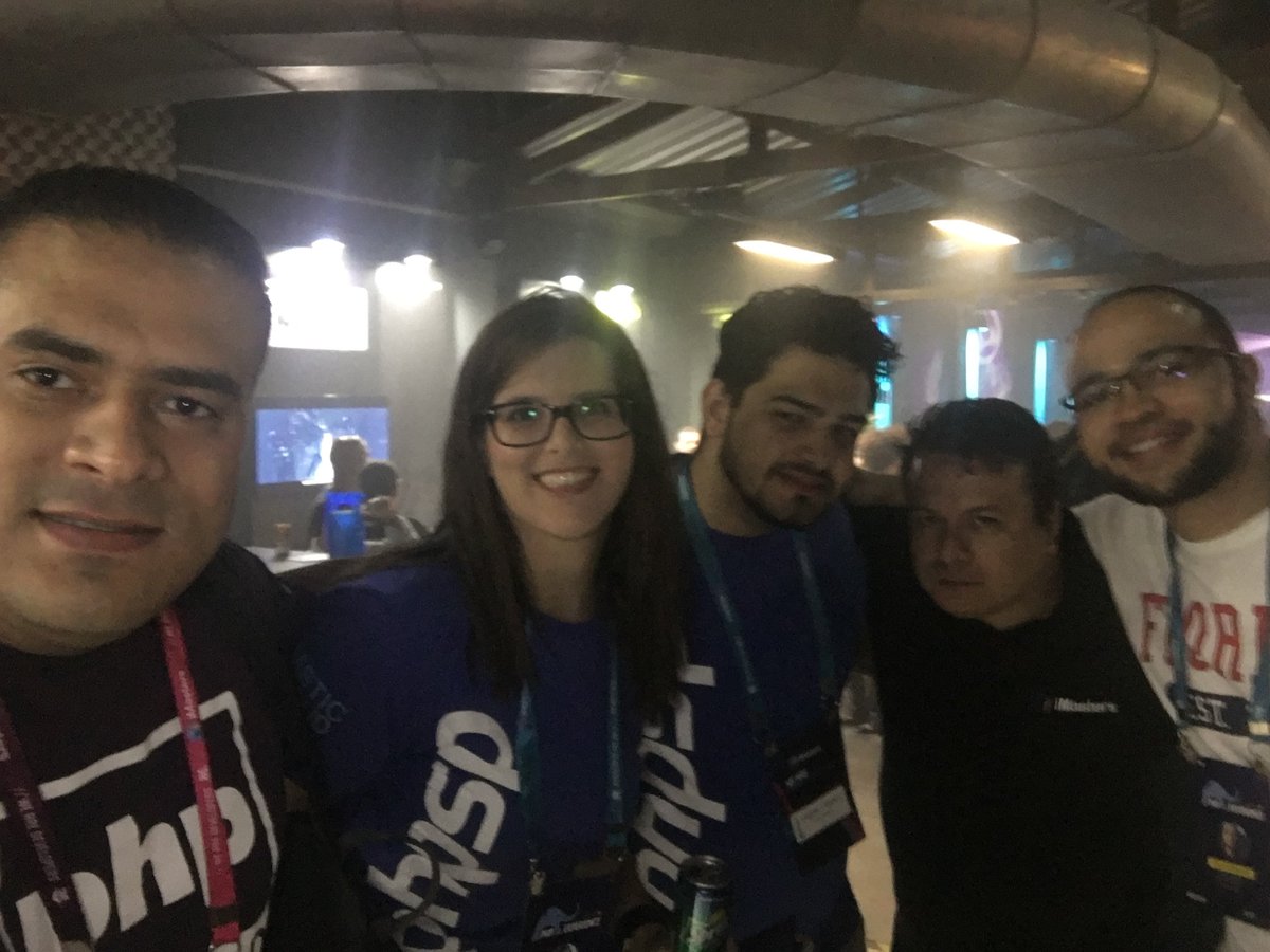 marcelgsantos's tweet image. Uma galera muito fera no pós-evento do #PhpExperience no @iMasters. São pessoas que conheci pelos eventos nesse Brasil, pessoas que são referências técnicas para mim e, o melhor de tudo, amigos. #php #phpsp #phpx2019 #ComunidadeFunciona
