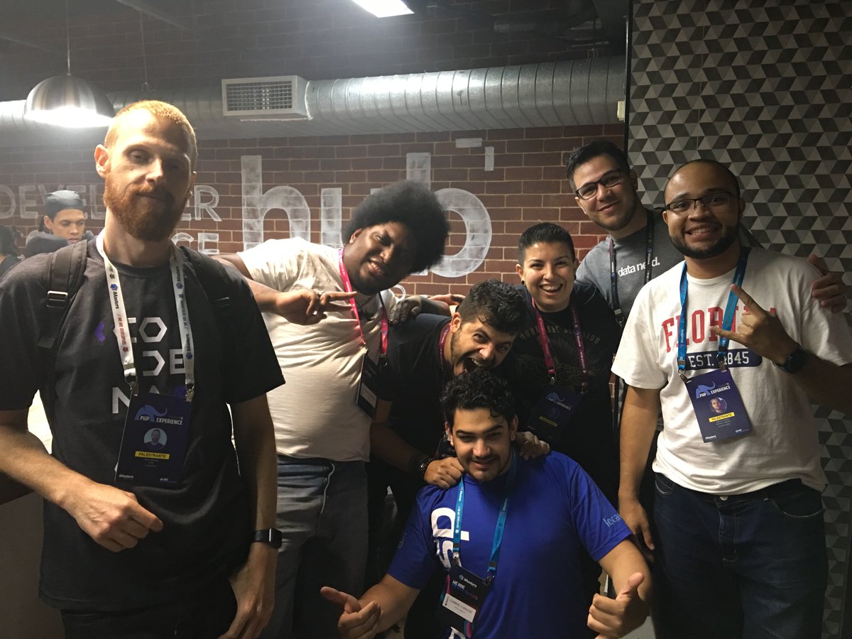 marcelgsantos's tweet image. Uma galera muito fera no pós-evento do #PhpExperience no @iMasters. São pessoas que conheci pelos eventos nesse Brasil, pessoas que são referências técnicas para mim e, o melhor de tudo, amigos. #php #phpsp #phpx2019 #ComunidadeFunciona