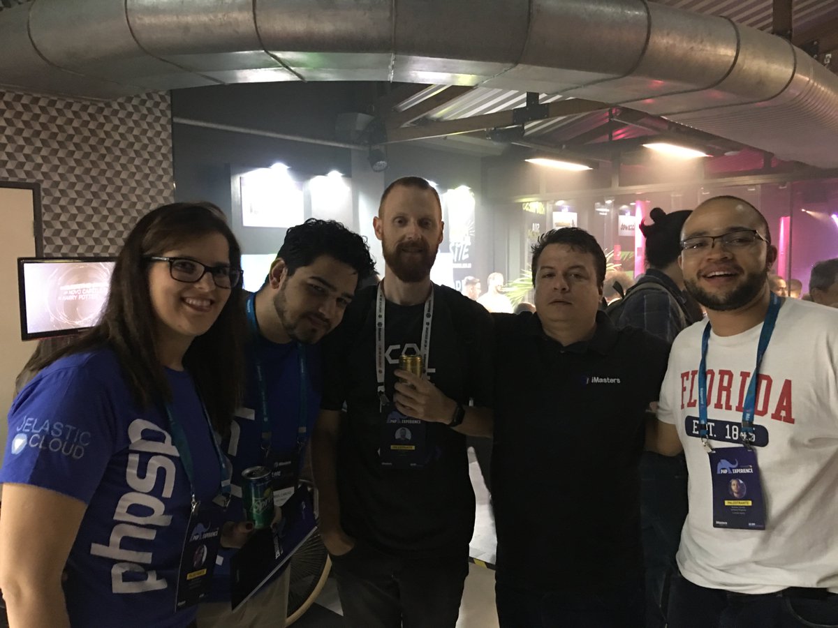 marcelgsantos's tweet image. Uma galera muito fera no pós-evento do #PhpExperience no @iMasters. São pessoas que conheci pelos eventos nesse Brasil, pessoas que são referências técnicas para mim e, o melhor de tudo, amigos. #php #phpsp #phpx2019 #ComunidadeFunciona