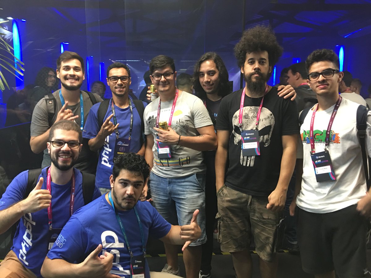 marcelgsantos's tweet image. Uma galera muito fera no pós-evento do #PhpExperience no @iMasters. São pessoas que conheci pelos eventos nesse Brasil, pessoas que são referências técnicas para mim e, o melhor de tudo, amigos. #php #phpsp #phpx2019 #ComunidadeFunciona
