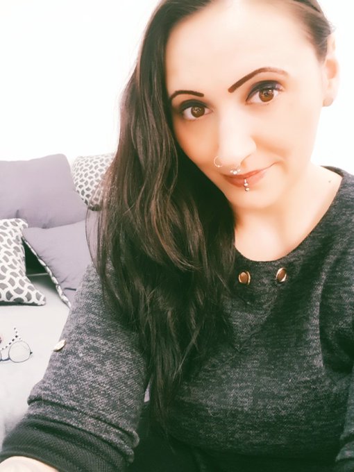 Auch normale Bilder von mir finde ich sehenswert.... Liebe Gr&uuml;&szlig;e aus Dresden..live gerade..warte zuhause