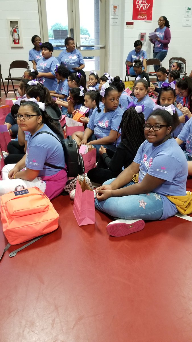Nesbyc's tweet photo. Enjoying the Annual Girls Conference at Cummings Elementary!@Best_Bulldogs @Cummings_Alief @AliefISD @AliefCounseling https://t.co/jwGBbpS3Ou