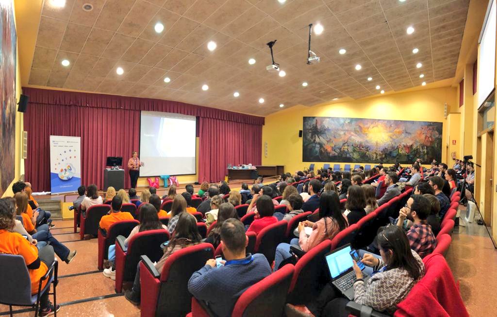 WTMAsturias's tweet photo. Terminamos la tanda de charlas de este @WTMAsturias con Natalia González @nagosa, que nos habla de su experiencia en Ikea Suecia en la puesta en marcha de proyectos globales de arquitectura de software, pasando de monolito a microservicios. https://t.co/F4HmnWKFy5