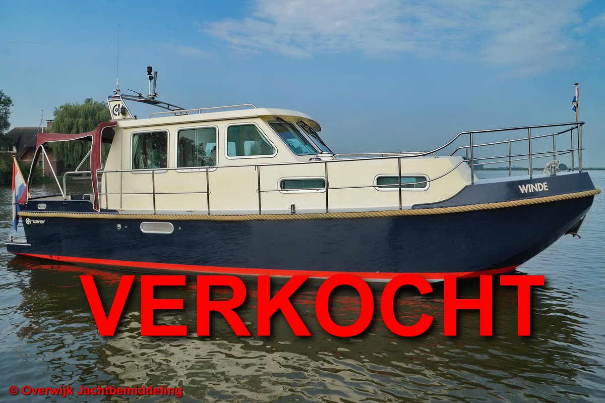 Homme_Overwijk's tweet image. Gisteren uit de #winterstalling en daarna gepoetst door de oude en nieuwe  eigenaar samen. Vandaag de proefvaart en overdracht van de prachtige  #ROB 900.
 #Gefeliciteerd!