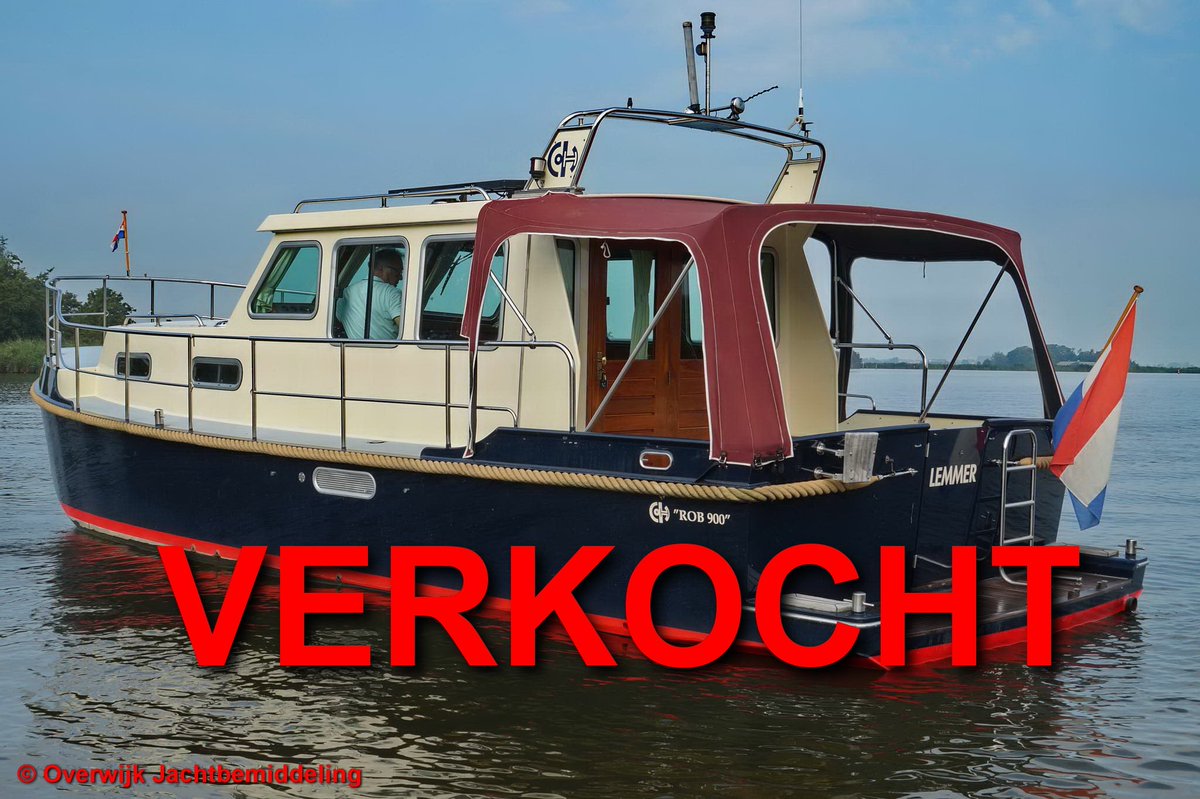Homme_Overwijk's tweet image. Gisteren uit de #winterstalling en daarna gepoetst door de oude en nieuwe  eigenaar samen. Vandaag de proefvaart en overdracht van de prachtige  #ROB 900.
 #Gefeliciteerd!