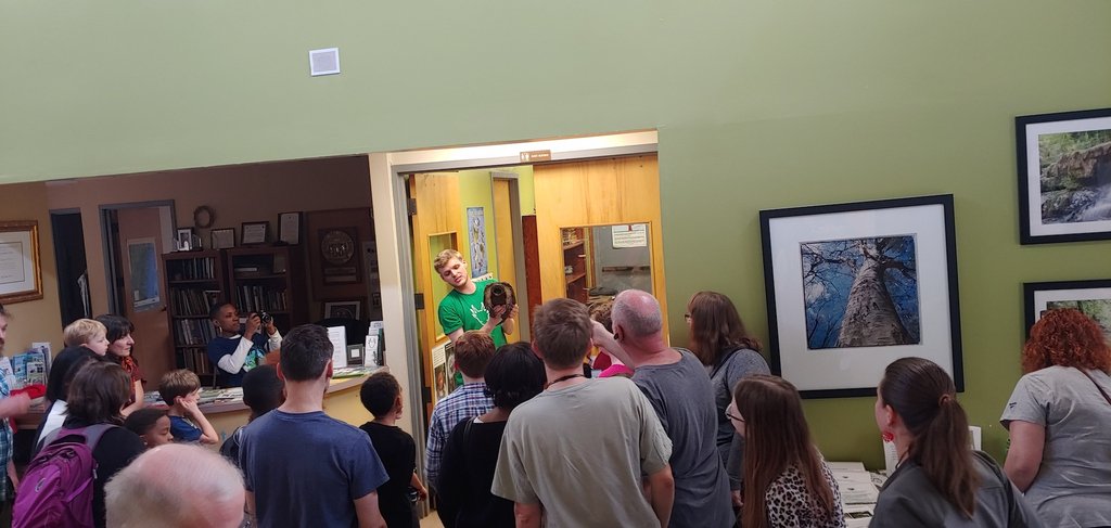 markmandica's tweet photo. (8) THEN We did our second annual #BiologyOfTheDespised series—this time on #SnappingTurtles.
Here is Ryan showing off an #AlligatorSnapper to the folks at WAWA.
80 people came out to learn about these amazing animals! https://t.co/ZuGybmKCoN
