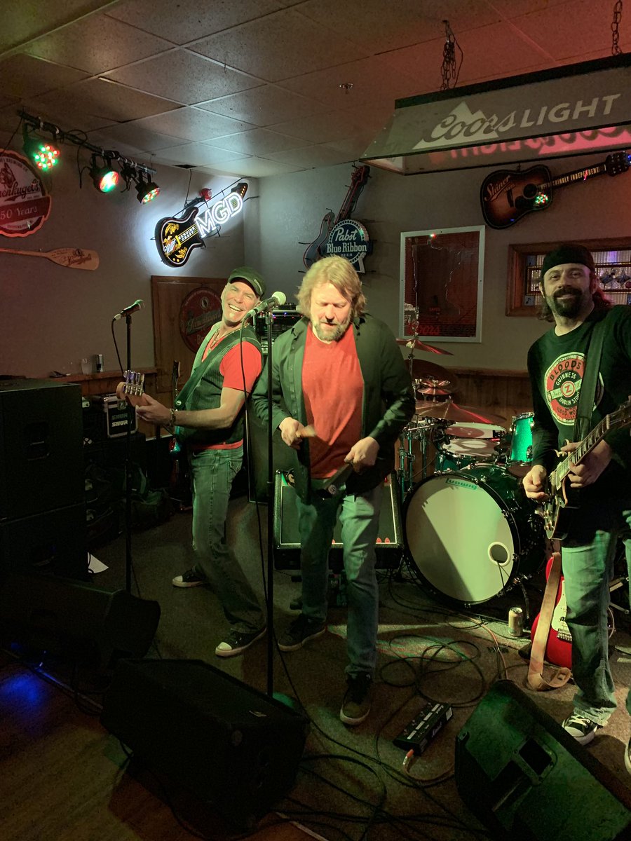 tjok1985's tweet photo. Thanks @UncleChunkBand for helping to make Phillipaโs birthday super fun at Floydโs last night #greatmusic #fundancing #greatfriends #morecowbell #sogood https://t.co/mfxJYN43iE