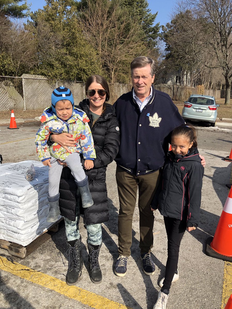 JohnTory's tweet photo. A beautiful Saturday morning at Councillor @JayeRobinson’s Community Environment Day. Thanks to all the residents who came out today to donate their gently used goods and to safely recycle their household and hazardous waste. https://t.co/qXTByLLwo7