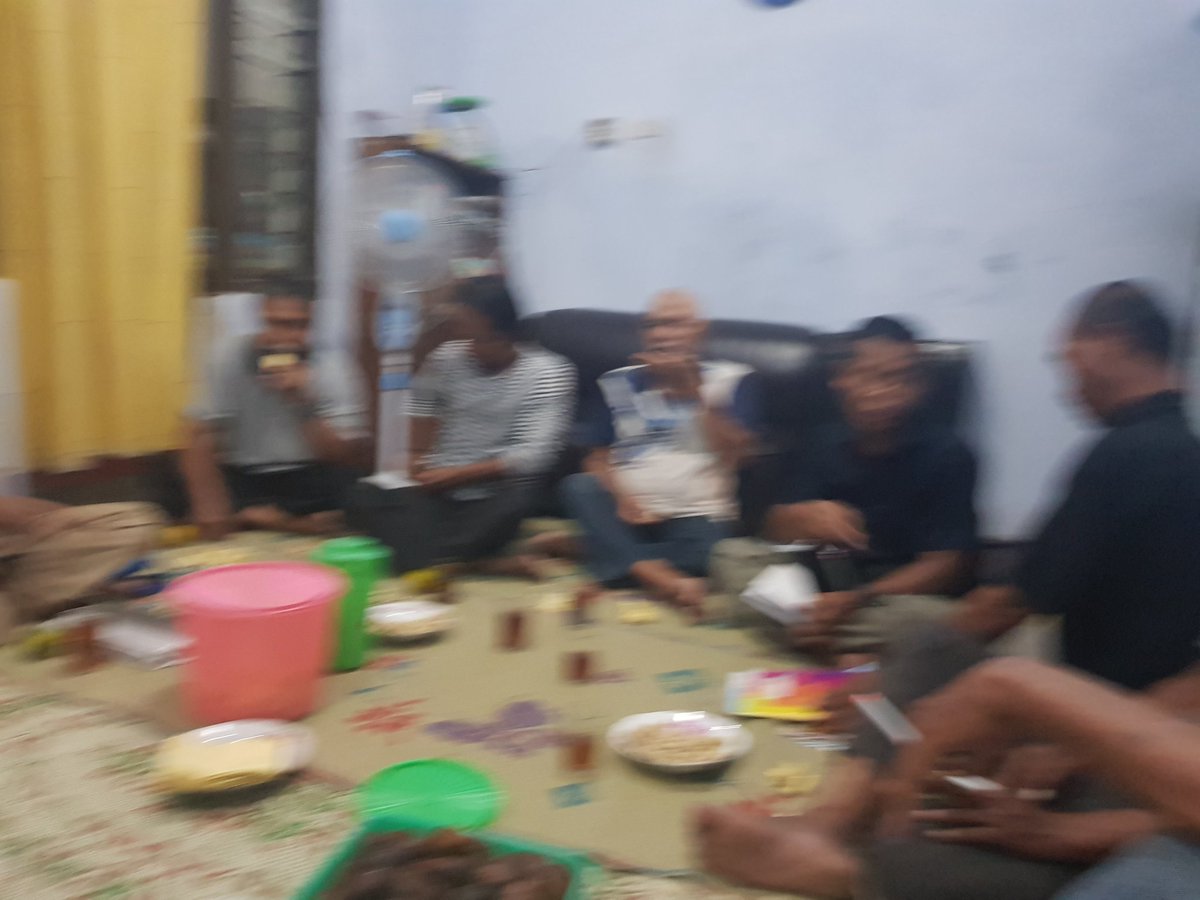 PakRT03's tweet photo. Kumpulan bulanan bapak2 & sosialisasi #Pemilu2019 di #RT03 #RW06 @kelkembangarum @Kec_SMGBarat @PemkotSemarang @hendrarprihadi @PakRT03 ... SEDULUR SAKLAWASE ... NKRI HARGA MATI 🇮🇩😍 yoh iso yohhh ... https://t.co/SOAVUO5pff