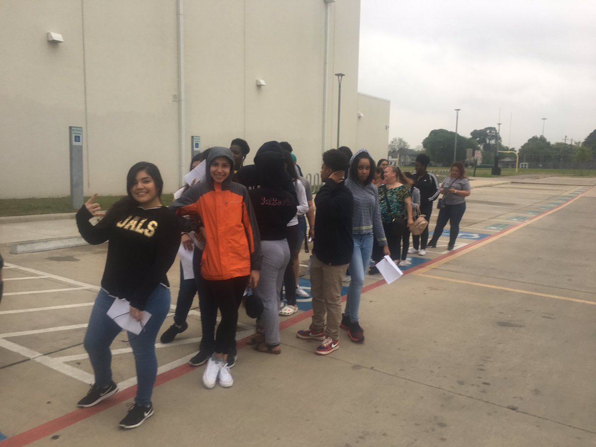 BtwCounselor2's tweet photo. It’s going down today. Washington HS. Getting ready for Prom 2019. @BTW_WRS @BTW_Houston @btwband1893_ @_cphilli2 https://t.co/i9XEKrWduP