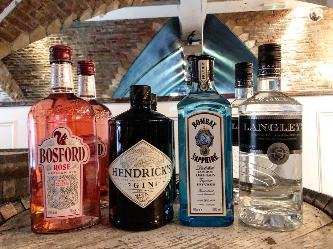 DrinksEnthusist's tweet photo. Full house at @Lock91Mcr to chat gin, showing off @LangleysGin @BombaySapphireB @HendricksginUK and @BosfordPinkGin #gin #tasting #manchester #drinkology #lock91 #saturday https://t.co/ZrTlgRpUrs