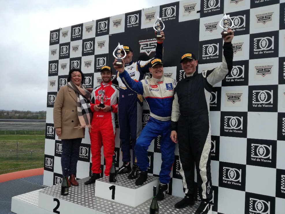 departement86's tweet photo. [🏎 #Sport] Remise des prix de la #FormulaCup 2019 catégorie Free racing au circuit du Val de #Vienne au #Vigeant par @mariedesroses3, Vice-Présidente du #Departement86. 🏆 https://t.co/9HF4bMfjaW