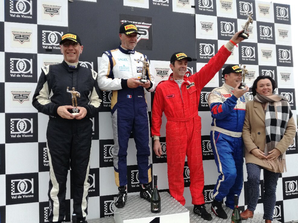 departement86's tweet photo. [🏎 #Sport] Remise des prix de la #FormulaCup 2019 catégorie Free racing au circuit du Val de #Vienne au #Vigeant par @mariedesroses3, Vice-Présidente du #Departement86. 🏆 https://t.co/9HF4bMfjaW