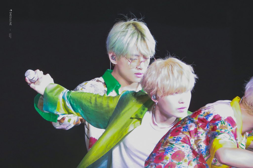 daegu_line's tweet photo. 190406 🇹🇭 HD

#SUGA #V
#슈가 #뷔
#BTS #방탄소년단 
@BTS_twt https://t.co/6q8ZZLpD5i
