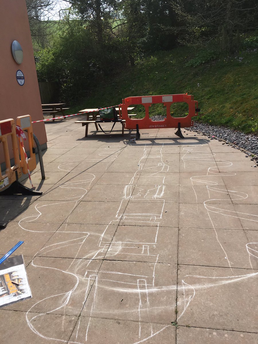 Street art underway by <a href="/whattheduckdes/">Whattheduckdesign</a> <a href="/CockingtonC/">Cockington Court</a> <a href="/CockingtonChoc/">Cockington Chocolate</a>  happening all weekend @TorbayGuildofAr <a href="/TorbayCulture/">ＴＯＲＢＡＹ ＣＵＬＴＵＲＥ 💗</a> <a href="/Flower_La_Vita/">Vita</a> @devonguild <a href="/SpottedTorquay/">Spotted Torquay</a> <a href="/WhatsOnDevonL/">Whats On Devon Live</a> @ServicesTDA @AlanD_TDA <a href="/BBCSpotlight/">BBC South West</a> <a href="/itvwestcountry/">ITV News West Country</a>