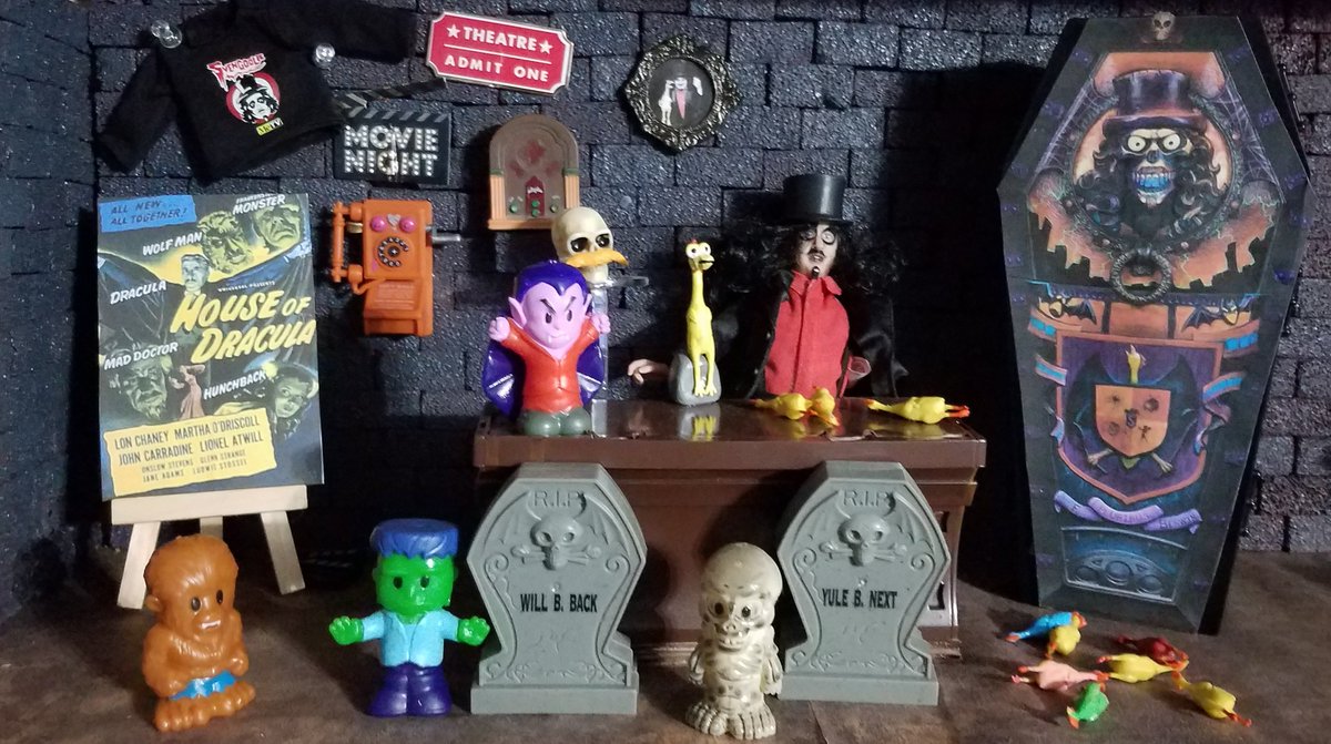 MEarthprime's tweet photo. #MeTV #ReMego #Svengoolie figure is set up for the #HouseOfDracula
#Dracula & #WolfMan seek cures for their afflictions; a #Hunchbacked woman, a #MadScientist and #FrankensteinMonster have their own troubles.
https://t.co/gUtcS4U7oC https://t.co/putFgdYx43