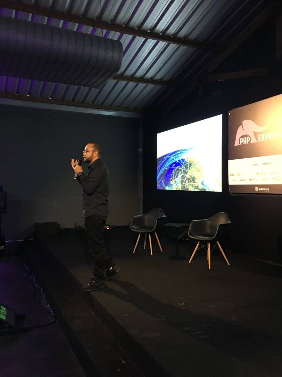 marcelgsantos's tweet image. O @mhgontijo abrindo o segundo dia do #PhpExperience no @iMasters com a sua palestra &apos;Soft-skills: impacto direto na sua jornada como dev&apos;. Assunto super necessário ser abordado nos eventos de tecnologia nos dias de hoje. #php #phpsp #phpx2019