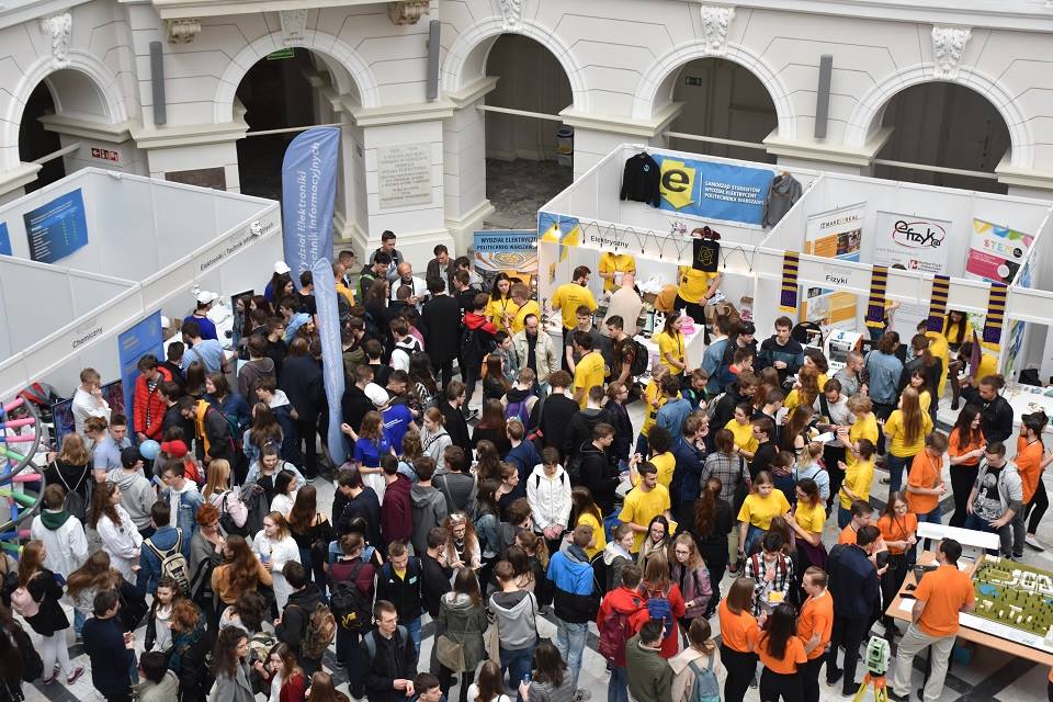 PW_edu's tweet photo. #DrzwiOtwartePW2019 - za nami pierwszy dzień spotkań, rozmów i atrakcji. Dziękujemy tym, którzy pojawili się #dzisiaj na PW ❤️ Drzwi Otwarte trwają też #jutro. Zapraszamy od 9.00 do 14.00. Szczegóły ➡️ https://t.co/cTMxjjRZCl #kandydaci #matura2019 #wejdźdoświataPW https://t.co/50M8uDrrJQ