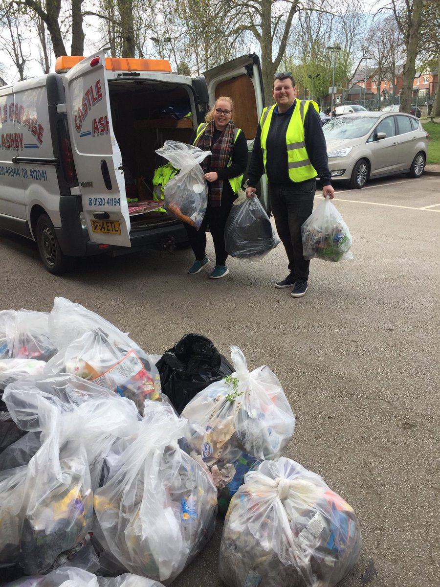NWLEnviro's tweet photo. Volunteers returning to@Hood Park with lots of litter picked. @NWLeics @KeepBritainTidy #ashbytidyup https://t.co/OSdFsXbG1I
