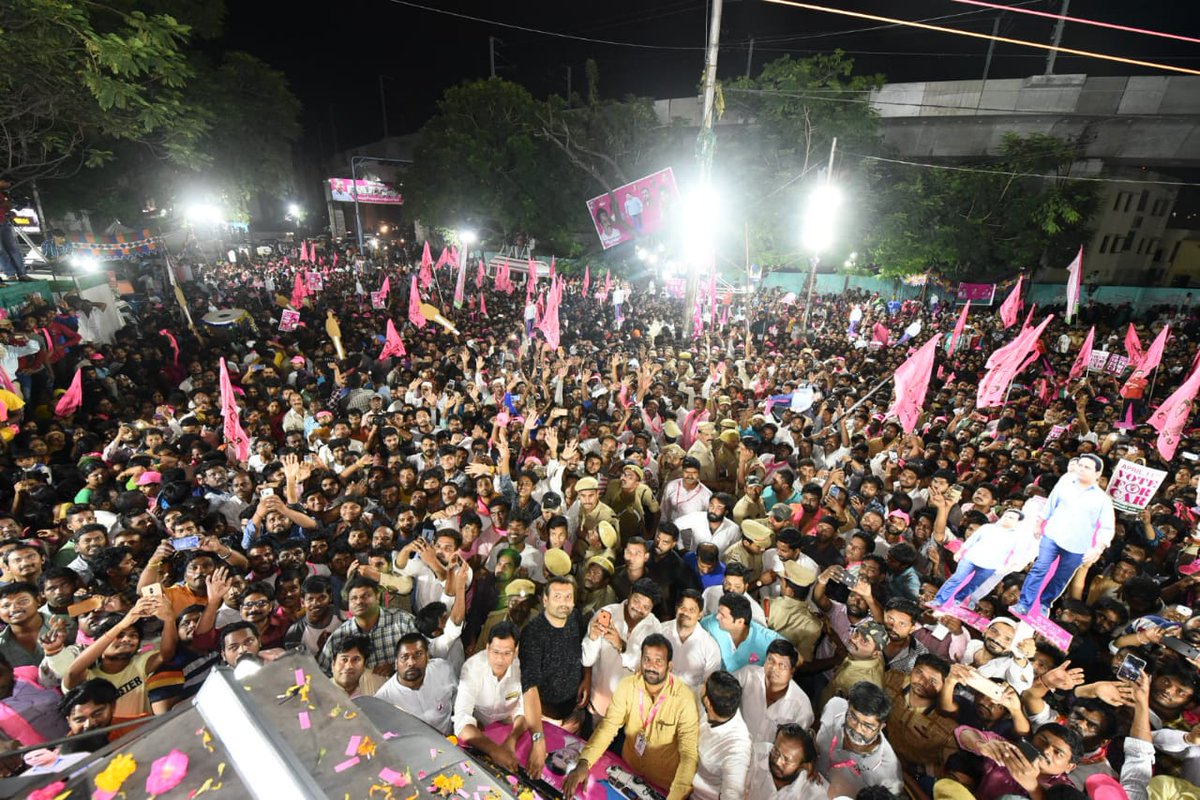 BRSparty's tweet photo. ఈ రోడ్ షోలో పాల్గొన్న ఎమ్మెల్యే శ్రీ మాగంటి గోపీనాథ్, మేయర్ శ్రీ @bonthurammohan, డిప్యూటీ మేయర్ శ్రీ @Babafasiuddin.
#VoteForCar 
#MissionTRS16 
#TelanganaWithKCR https://t.co/aMCxVbxa2l