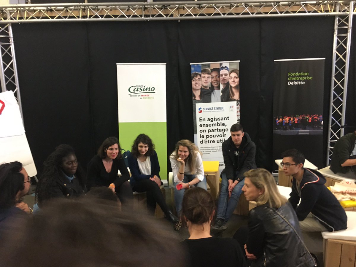 RicheMatthieu's tweet photo. Heureux de participer à 021 s’orienter au 21eme siècle pour échanger sur #servicecivique et les formidables parcours des jeunes engagés ! https://t.co/p2ajVu3KcI