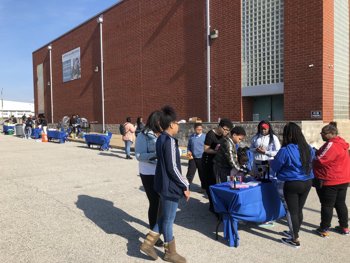 kagarrett88's tweet photo. KIPP St Louis High School entrepreneurs hosting their market day. Amazing businesses, brains, and young leaders. I’m more confident than ever about our city’s future. https://t.co/cA4QMiWdjH