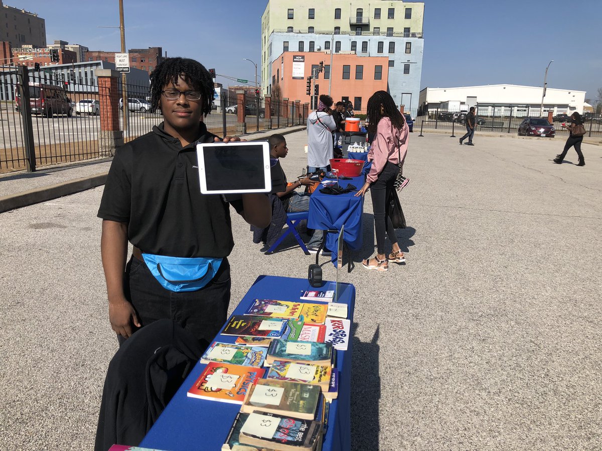 kagarrett88's tweet photo. KIPP St Louis High School entrepreneurs hosting their market day. Amazing businesses, brains, and young leaders. I’m more confident than ever about our city’s future. https://t.co/cA4QMiWdjH