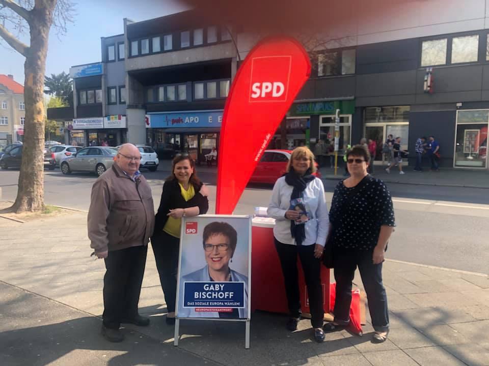 spd_ts's tweet photo. Europawahlkampf aller Abteilungen der SPD Tempelhof-Schöneberg entlang der B96. #europaistdieantwort #SPD #SPDTS #Tempelhof #Schöneberg https://t.co/Crf35kS2Po