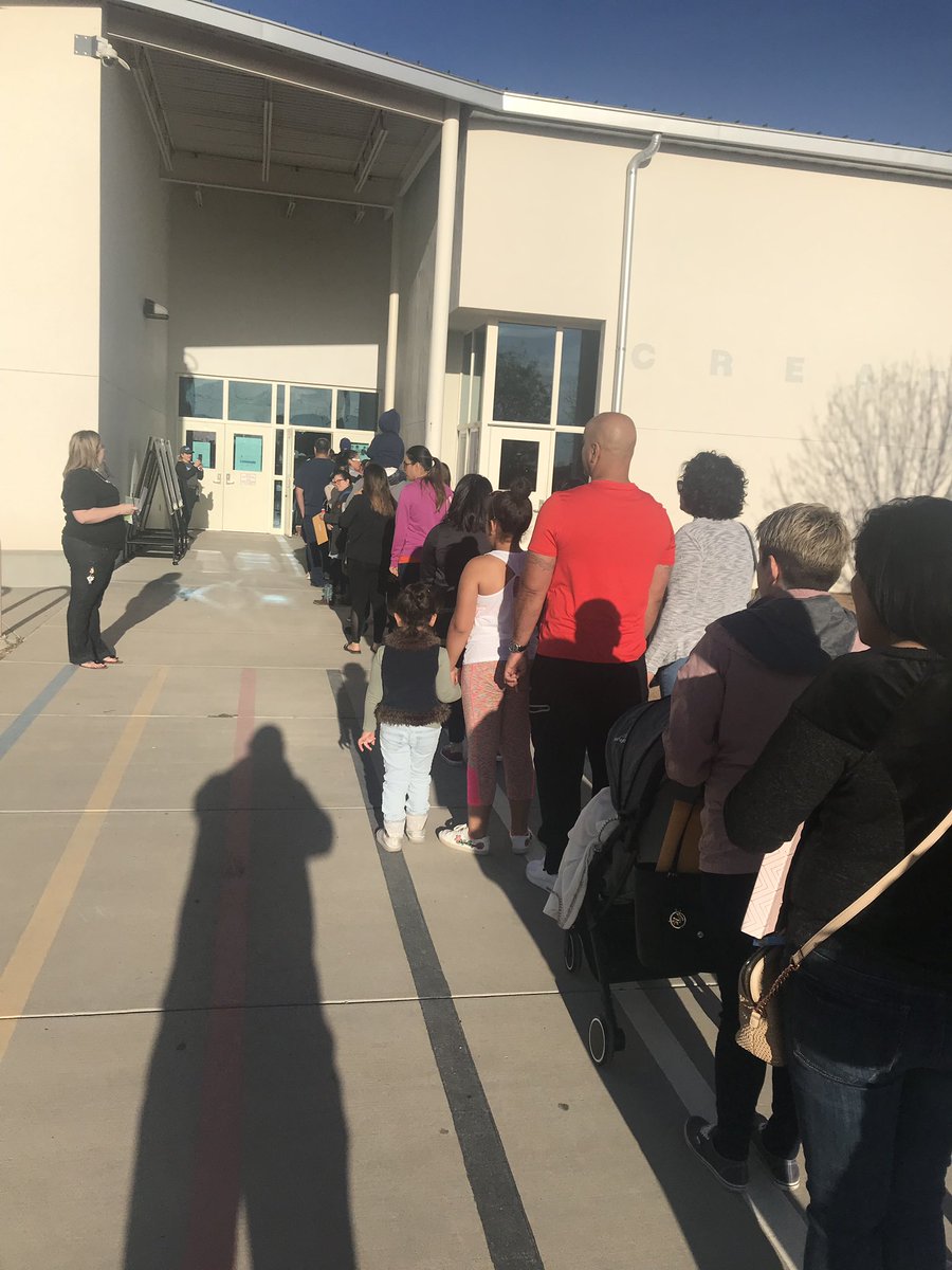 JEspinoza_EDD's tweet photo. WOW!! Humbled to see amazing turnout at this morning’s Pre-K/New Kindergarten student registration! #TeamSISD truly is a destination district for parents and children! Look forward to seeing you all on July 29! https://t.co/7EdY0FiHm7