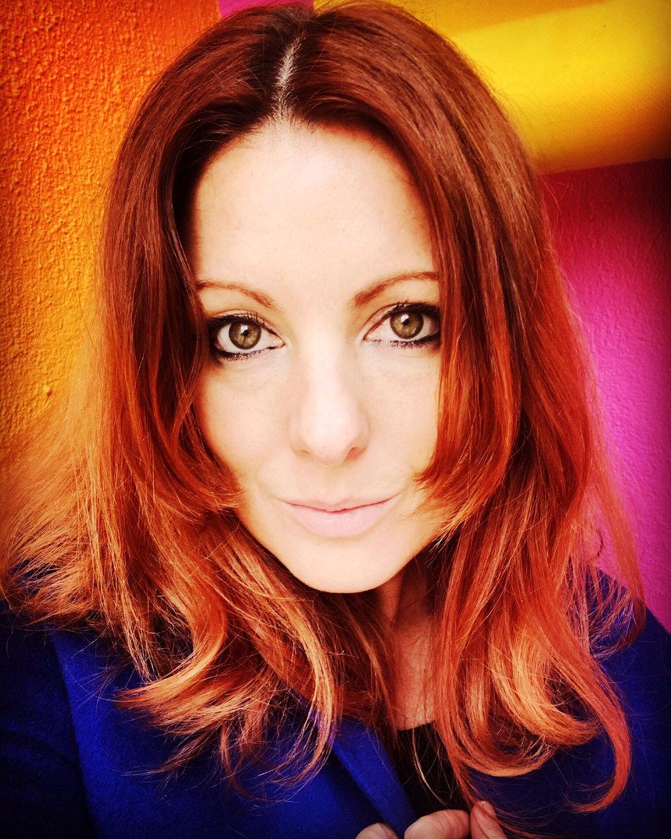 I wanna live full colour baby, got my paintbrush don’t make me wait, I wanna turn you into new shades, I wanna turn around my fate 🔷💕♦️💕🔶 Colour to your weekend 💋