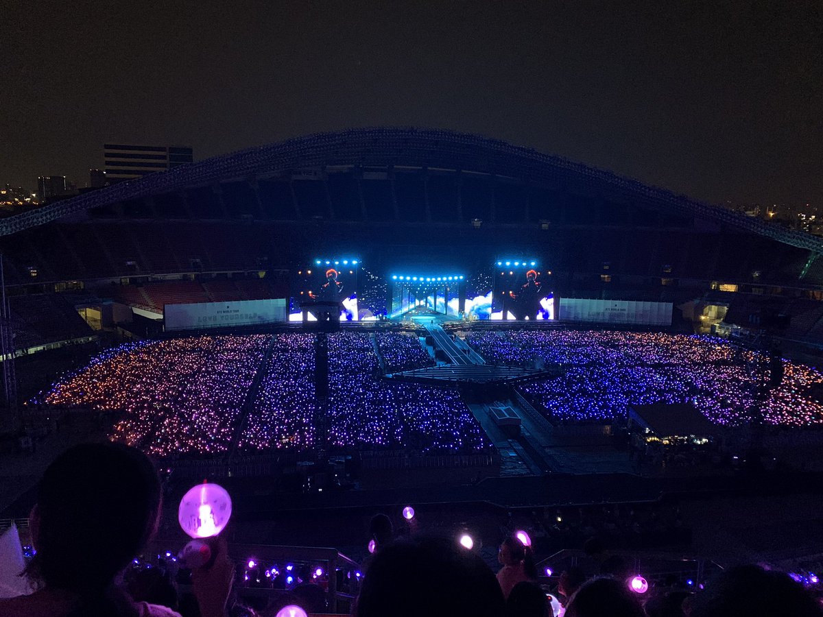 imyours_tttop's tweet photo. รีวิวดอย และ สีสันของแท่งไฟ #BTSLoveYorselfinBKK https://t.co/FP9op7LYXW