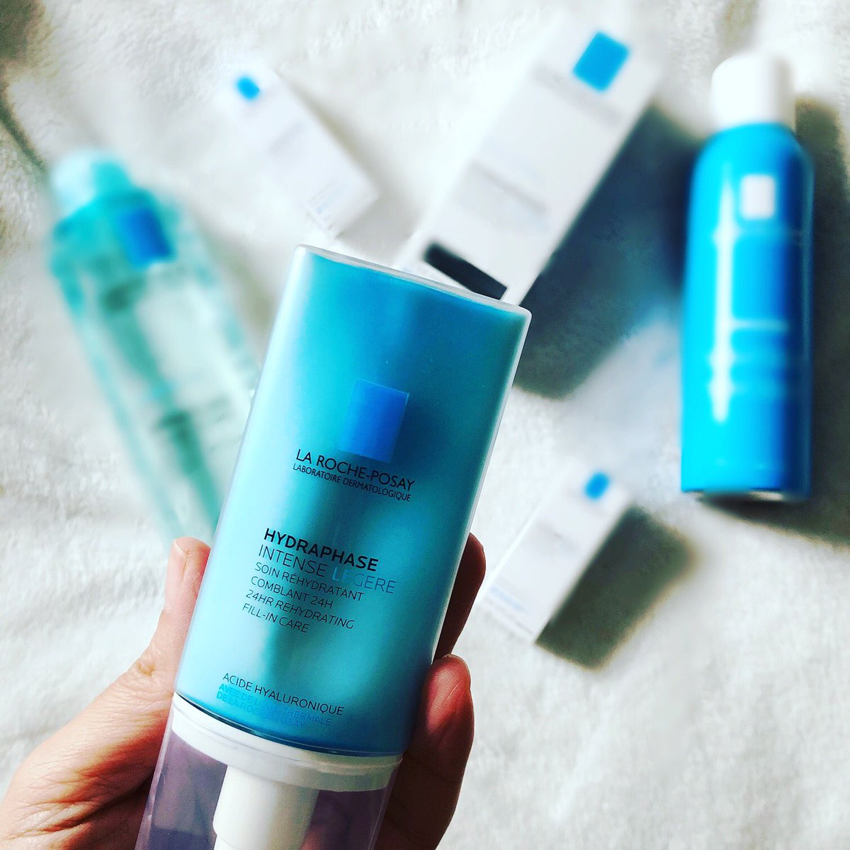 FouziaBouzaoui's tweet photo. Test de la crème @LaRochePosayFR validé !! Je t’achèterai c’est sûr. Légère et hydratante 🥰 #monhydraphase @sampleo merci !! 😊 Bon en même temps j’étais déjà fan de la marque j’avoue 🤷🏽♀️ https://t.co/hawuDFCWnD