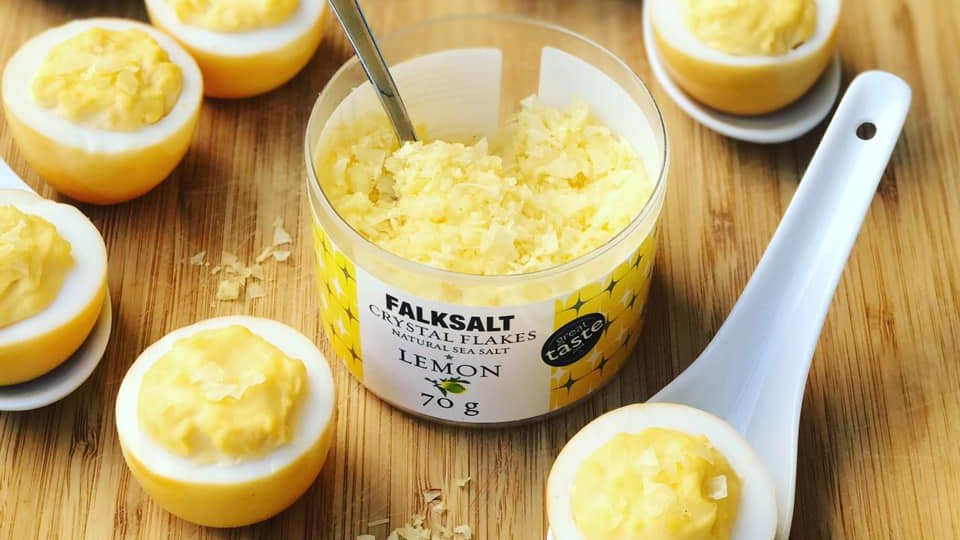 junedarville's tweet photo. Deviled eggs with lemon salt from @FalksaltBelgium ❤️ The perfect Easter appetizer if you ask me! #falksalt #belgianblogger #belgianfoodblogger #belgianfoodie #antwerpfoodie https://t.co/90CISFHk50